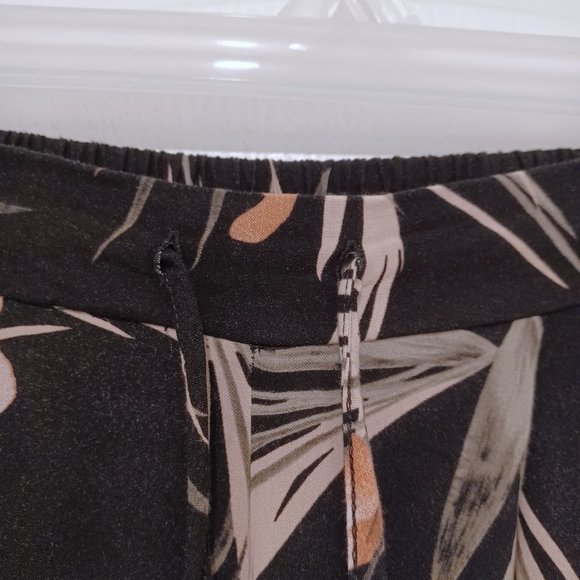 Suzy Shier Pink and Black Floral Wide Legged Pants - Picture 4 of 7